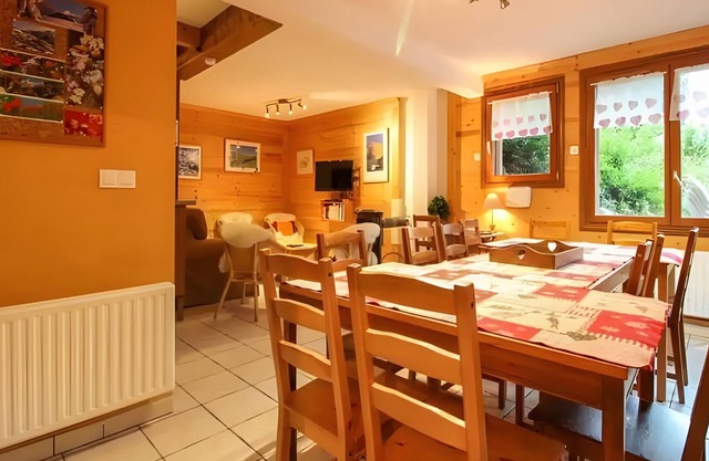 Chalet 'Genepi - 14p' with Mountain View, Private Terrace and Wi-Fi