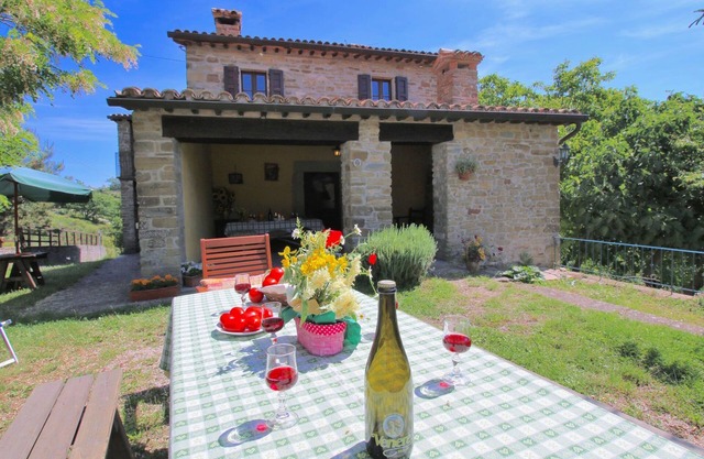 Chalet in Apecchio with Pool and Mountain Views