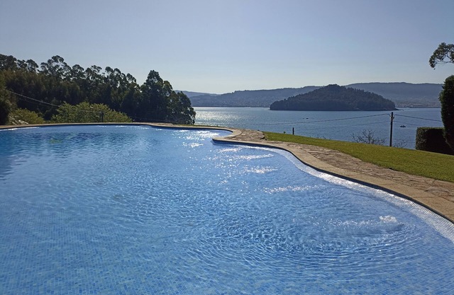 Chalet in combarro on the beach