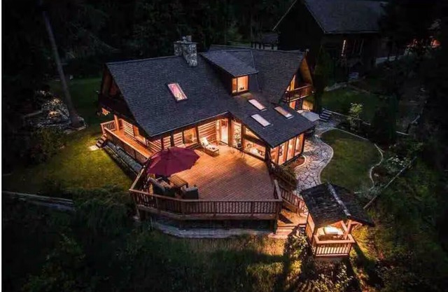 Chalet in "The Woods Nelson" with Stunning Views