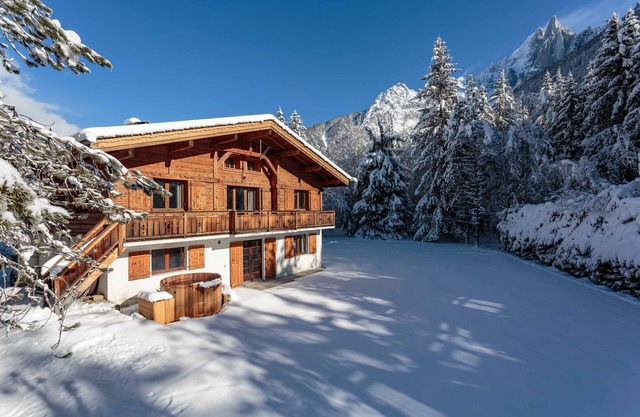 Chalet le Tricouni - sleeps 10 guests in 5 bedrooms with Nordic Bath
