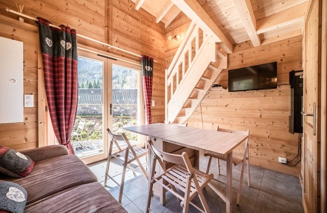 Chalet 'Léonie' with Mountain View, Shared Terrace and Wi-Fi
