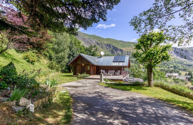 Chalet Lo Grané - Four Bedroom Chalet, Sleeps 8