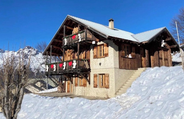 Chalet 'Mariouchka' with Mountain View, Private Terrace and Wi-Fi