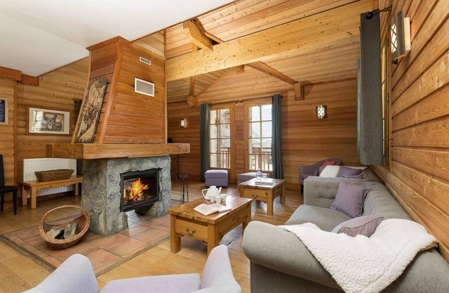 Chalet, ski-in/ski-out & foot of the slopes, terrace, fireplace or stove, parking, tv, 195-200m²