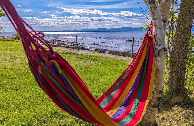 Chalet Studio #1 Waterfront with Spa Fireplace & Wifi