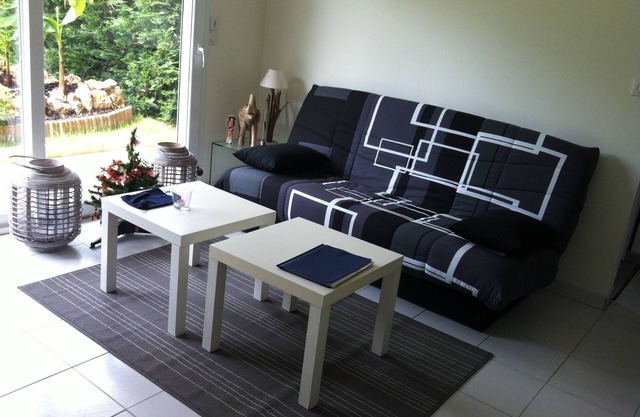 Chalet Studio 40m2, in wooded garden, Ocean, Pool 5mn, 400m from shops