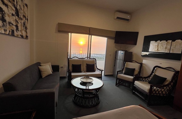 Chalet studio Sea/Ocean & Mountain View peaceful 150m from the Mediterranean Sea