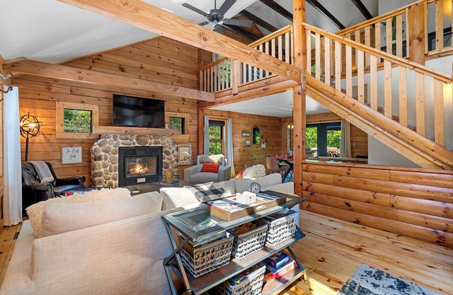 Chalet Vie at Lake Lure - Sleeps 7, fire pit, fireplace, dog friendly