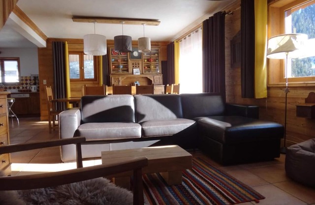 Chalet, view village/forest, terrace, balcony, fireplace or stove, parking, tv, 120m²