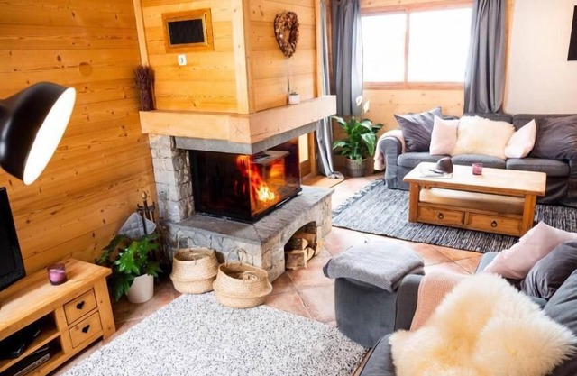 Chalet, view valley, fitness, sauna, balcony, fireplace or stove, parking, tv, 153m²