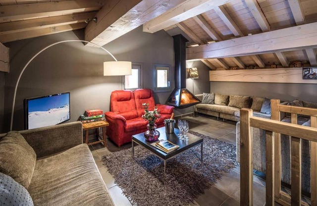Chalet, view mountain, fitness, hammam, balcony, fireplace or stove, parking, tv, ski locker, 360m²