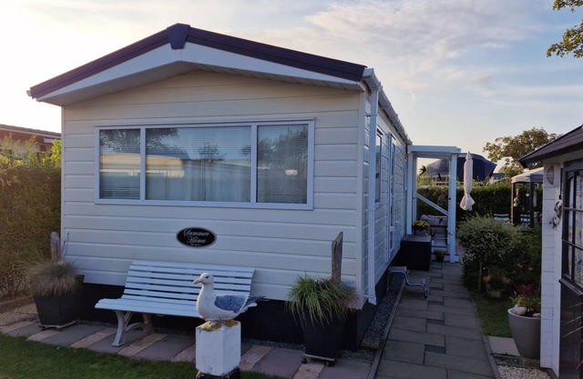 Chalet Zandput in Renesse, on the Julianahoeve campsite, 5 minutes from the beach