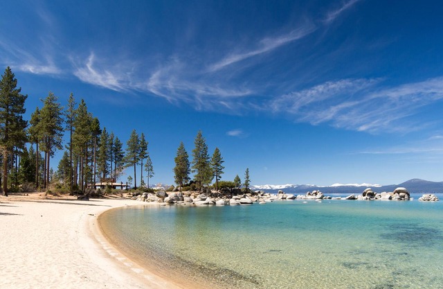 Chamberlands pool, tennis courts, and beach! Great location on Westshore!