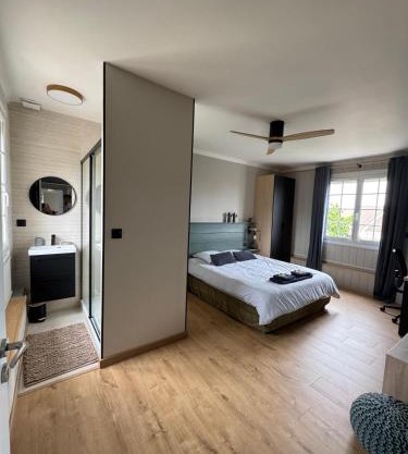 Chambre 25m2 petit déjeuner en option