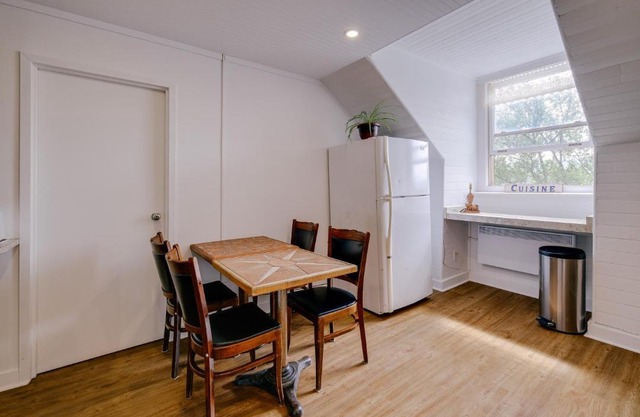 Chambre 306 de l'hôtel Victoria confortable et moderne