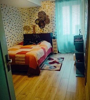 Chambre dans maison mosaïquée