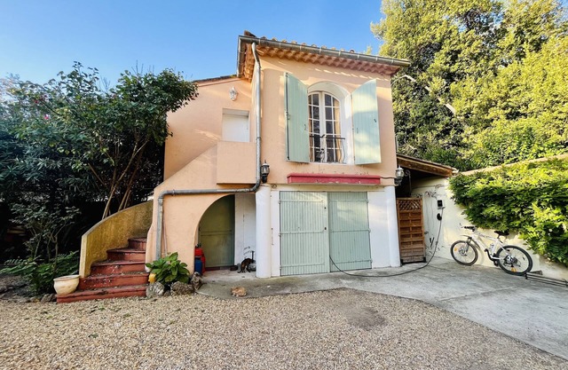 Chambre Dans un Petit Coin de Verdure