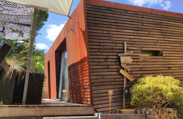 Chambre Indépendante sur Piscine
