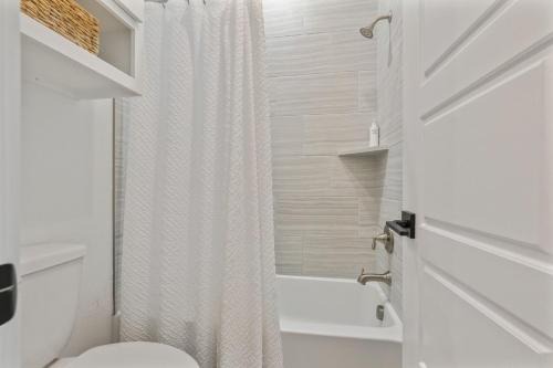 Chancla - Pet Friendly! Community Pool!