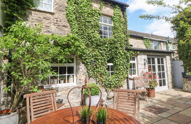 CHANDLER HOUSE, family friendly in Castleton, Peak District