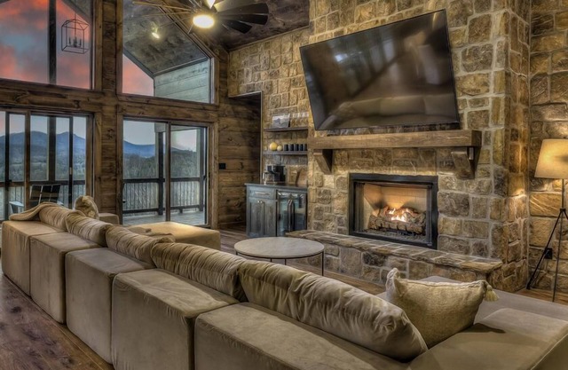 Changes In Altitude - Mountain Luxury | 4 Master Suites | Panoramic Views