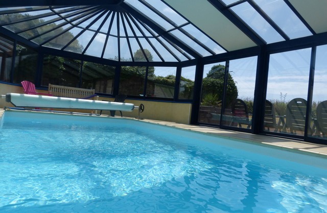 CHARACTER HOUSE: 28° covered SWIMMING POOL, SPA, JACCUZZI