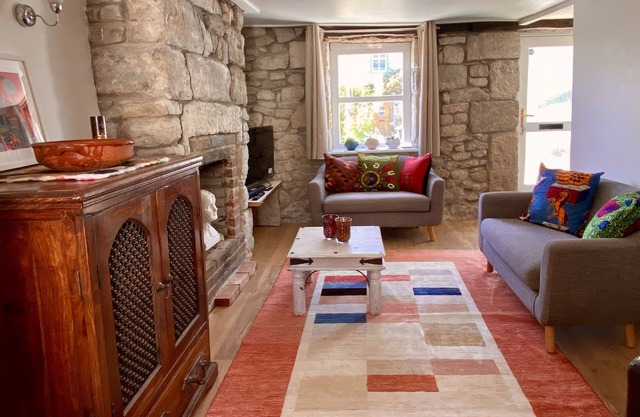 Characterful Cottage 5 mins from Chesil Beach