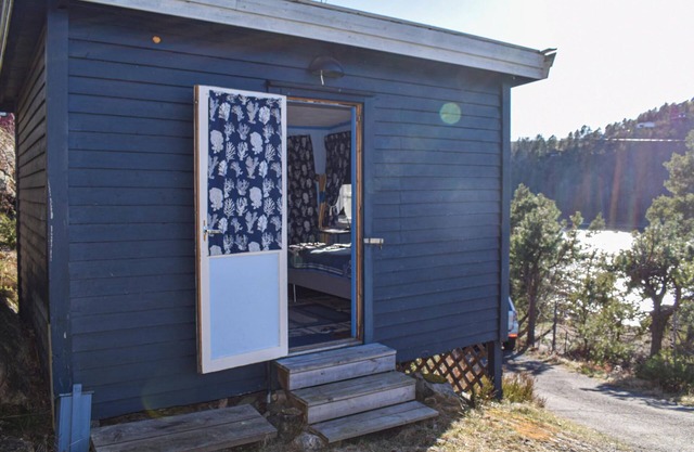 Characteristic cottage located directly on the Oslofjord, near Drøbak.