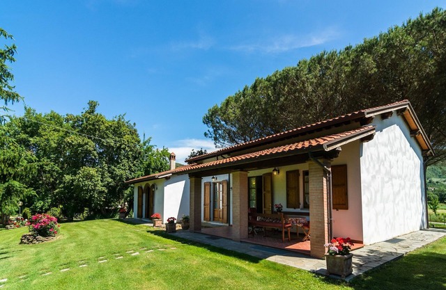 Charm farmhouse with pool