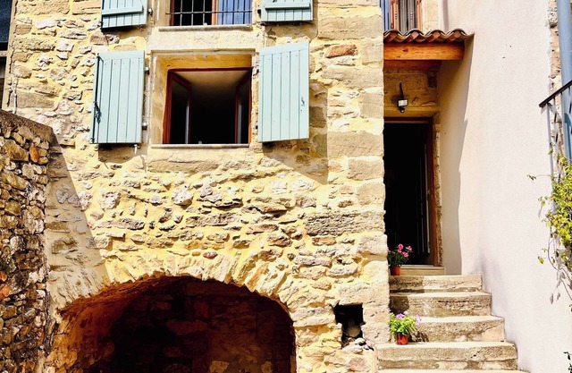 Charming stone house on the borders of Provence and moments from Uzes