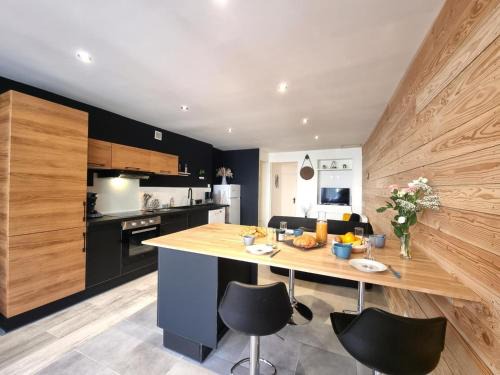 Charmant appartement avec jacuzzi, terrasse et équipements modernes à Charlieu - FR-1-496-302