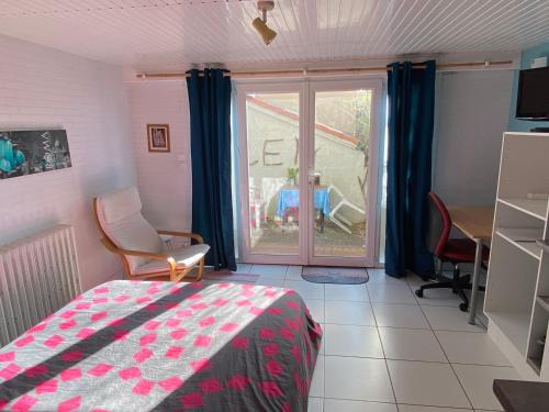 Charmant studio calme avec terasse & parking privé