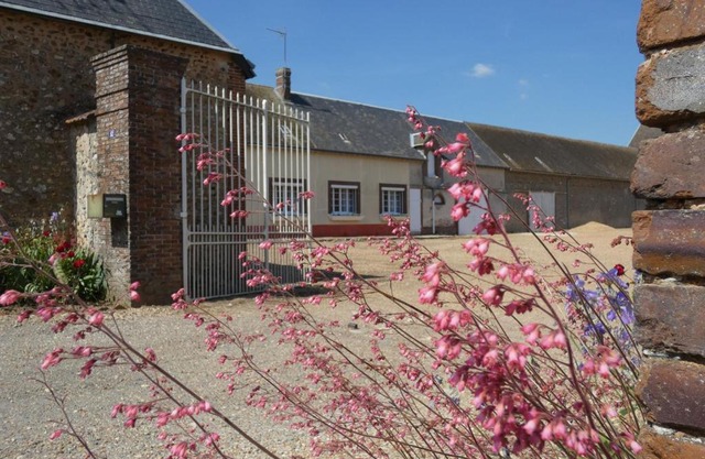 Charmante Maison au Cœur d'un Corps de Ferme avec Confort Moderne et Proximité de Sites Touristiques - FR-1-581-105