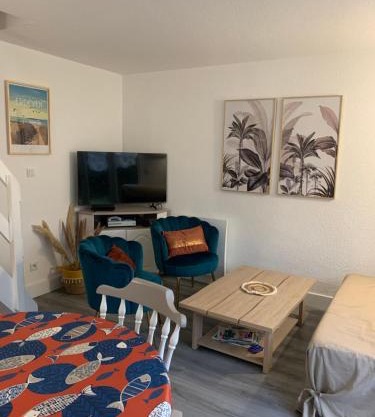 Charmante maison avec piscine , plage à 500 m , location du samedi au samedi !