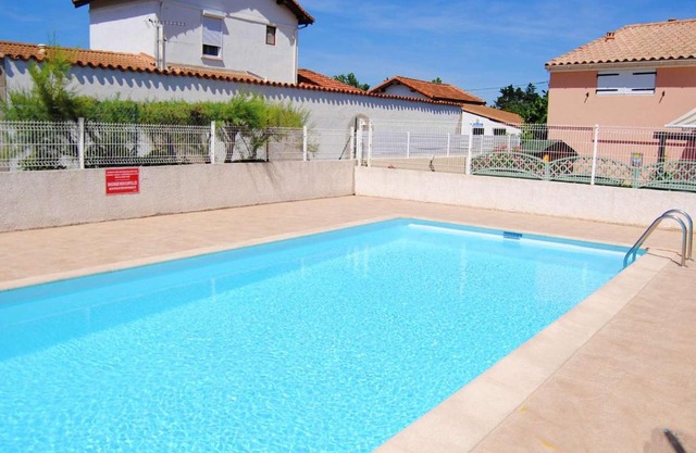 Charmante Maisonnette avec Piscine près de la Plage, Parking, et Animaux Acceptés - FR-1-387-103