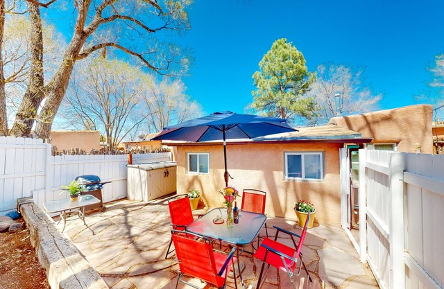 Charmed casita with private yard, patio, & walk to the plaza - snowbirds welcome