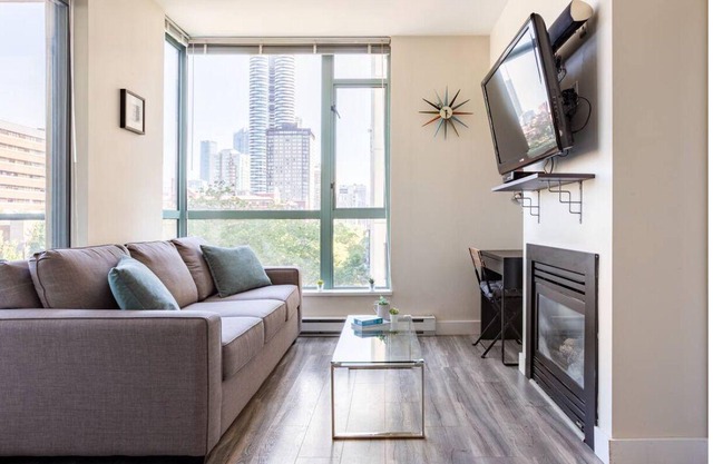 Charming 1-BDR Apartment in Prime Downtown Location – Walk Everywhere!