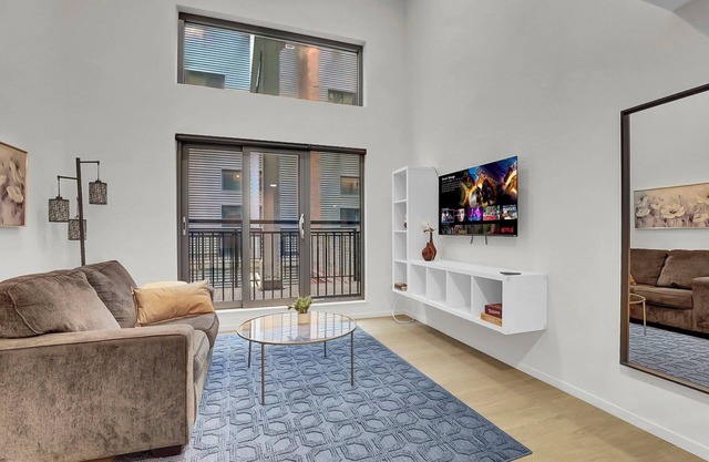 Charming 1-bed loft, downtown Cleveland with GYM, Rooftop deck, Fire pit, games