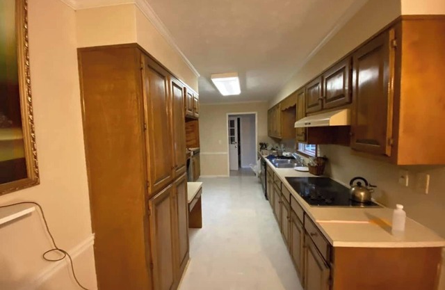 Charming 1-bedroom house in fabulous Lawrenceville with fitness room, WiFi