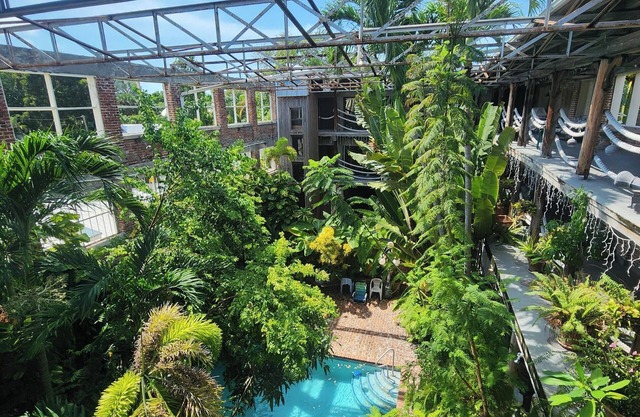 Charming 1-bedroom/1-bath apartment in historical home with pool in Key West, FL