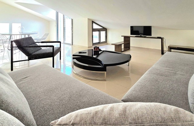 Charming 1-bedroom apartment with pool, WiFi, Ac, in nice, calm area in Tabarja