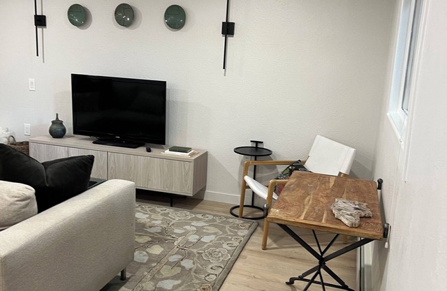 Charming 1-bedroom apartment in Golden with WiFi