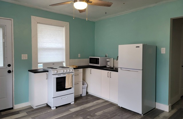 Charming 1-bedroom apartment in center of Allen with WiFi, AC, park and more