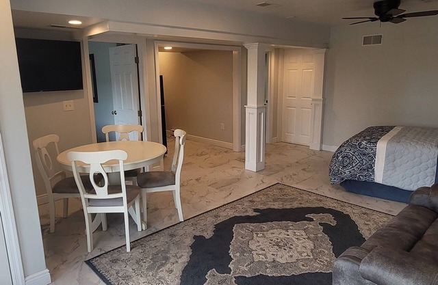 Charming 1-bedroom apartment in fabulous White horse-Gap with AC, WiFi