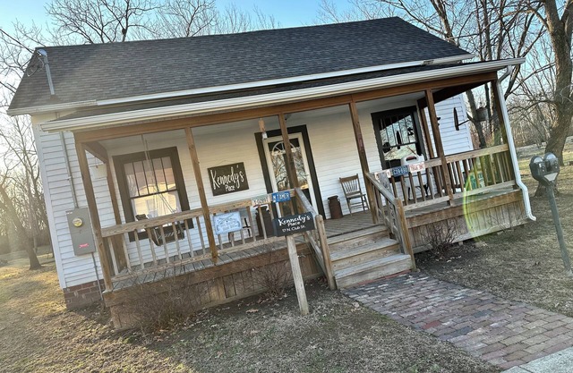 Charming 1-bedroom house in terrific Harrisburg with AC, WiFi