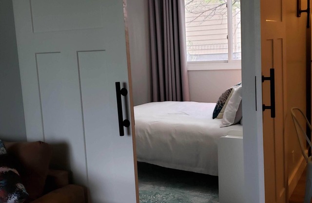 Charming 1-bedroom apartment with WiFi, AC in lovely Hot Springs