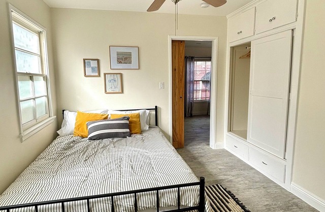 Charming 1-bedroom house in welcoming Los Angeles with laundry in-unit