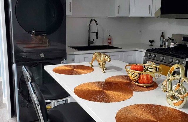 Charming 1-bedroom house in marvelous Los Angeles with WiFi, AC