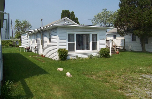 Charming 1-bedroom cottage in beautiful Narragansett with AC, WiFi